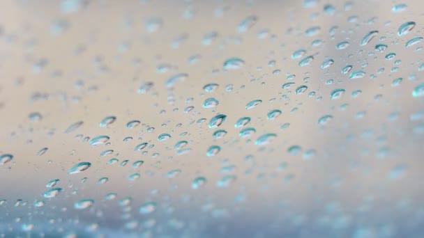 ガラスのタイムラプスの雨粒 秋の雨大きな滴が — ストック動画