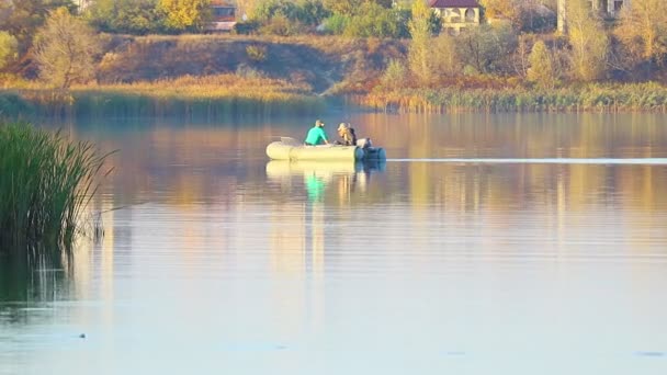 Fishermen River Fishing Rubber Boat River Lake Boat — Stock Video