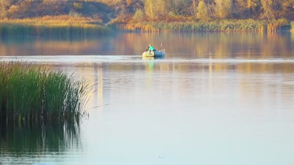 Fishermen River Fishing Rubber Boat River Lake Boat — Stockvideo