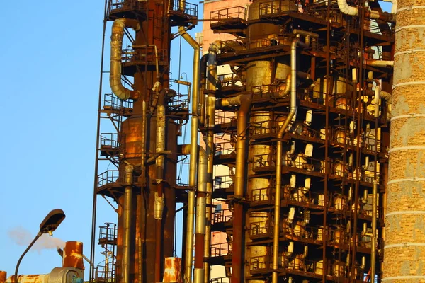 Industriële Onderneming Fabrieksgebouwen Pijpen Van Een Industriële Installatie Ecologische Problemen — Stockfoto