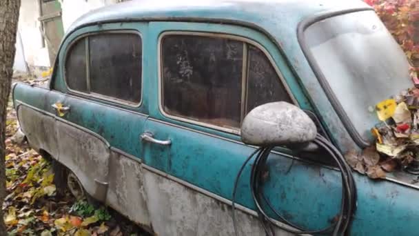 Old Vintage Car Broken Rusty Car — Stock Video
