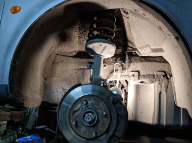 Otomatik fren mekanizması. Fren diski. araba mekanizması