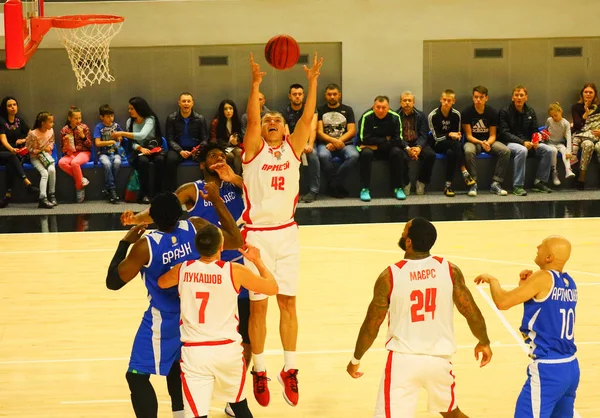 Jugadores Baloncesto Patio Baloncesto —  Fotos de Stock