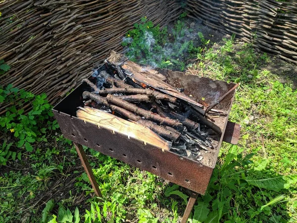 Fogo Churrasco Belo Fogo Lenha Está Queimando — Fotografia de Stock