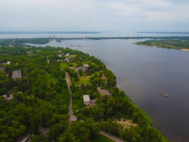 Yüksek bir yerden manzara. yukarıdan gelen arazi.