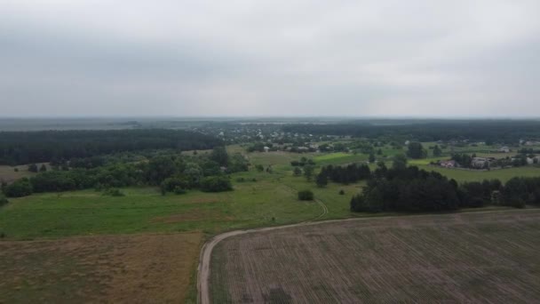 Zatažená Krajina Výšinami Toho Dronu Pole Lesy Shora — Stock video