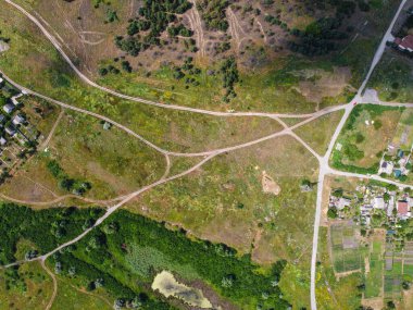 Yüksek bir yerden manzara. İHA 'dan arazi.