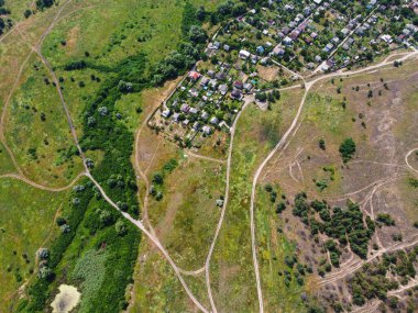 Yüksek bir yerden manzara. İHA 'dan arazi.