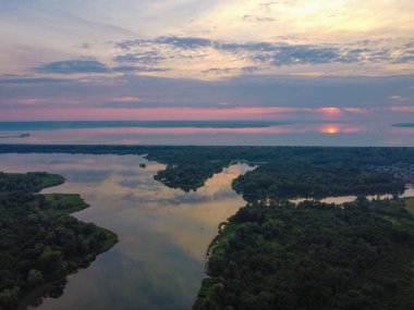 Yüksek bir yerden manzara. İHA 'dan arazi.