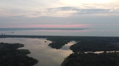 Yüksek bir yerden manzara. İHA 'dan arazi.