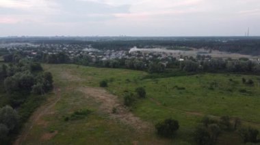 Yüksek bir yerden manzara. İHA 'dan arazi.