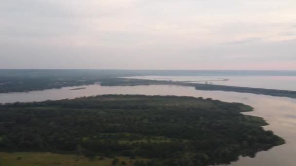 paysage d'une hauteur. terre du drone.