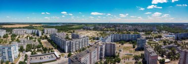 Yüksek bir yerden şehir manzarası. # Şehrin sokakları ve evleri #