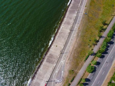 Yüksek bir yerden şehir manzarası. # Şehrin sokakları ve evleri #