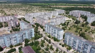 Yüksek bir yerden şehir manzarası. # Şehrin sokakları ve evleri #