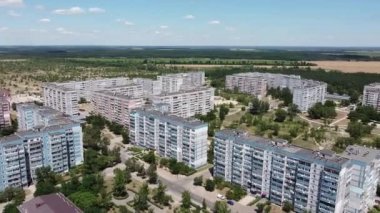 Yüksek bir yerden şehir manzarası. # Şehrin sokakları ve evleri #