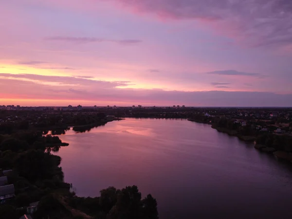 美しい紫色の夕日 空からの日没時の風景 — ストック写真