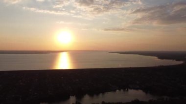 Uçuşun yüksekliğinden manzara. Yukarıdan kara parçası. İHA uçuşu