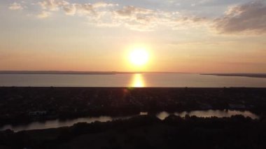 Uçuşun yüksekliğinden manzara. Yukarıdan kara parçası. İHA uçuşu