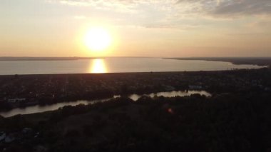 Uçuşun yüksekliğinden manzara. Yukarıdan kara parçası. İHA uçuşu