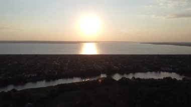 Uçuşun yüksekliğinden manzara. Yukarıdan kara parçası. İHA uçuşu