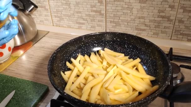 Smażone Ziemniaki Gotowanie Smażonych Ziemniaków Kuchnia Domowa Żywność Naturalna — Wideo stockowe