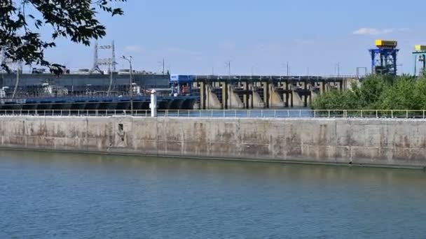 Porto Fluviale Frangiflutti Centrale Idroelettrica Porta Accesso Delle Navi — Video Stock