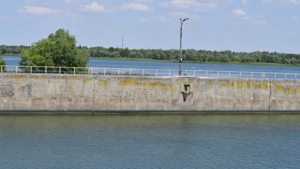 Porto Fluviale Frangiflutti Centrale Idroelettrica Porta Accesso Delle Navi — Video Stock