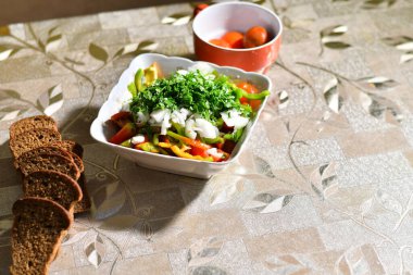 Sebze salatası. Yemek salatası. Sebze. ev yemeği