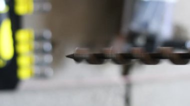 Matkap dönüyor. Elektrikli matkap. onarım aracı