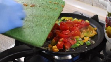 Lezzetli doğranmış sebze. Vejetaryen yemeği. Sağlıklı yemek. Evde yemek pişirmek. taze sebze.