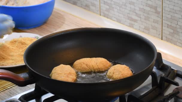 烹饪片 在平底锅里放上美味的自制切片 自制饮食食品 — 图库视频影像