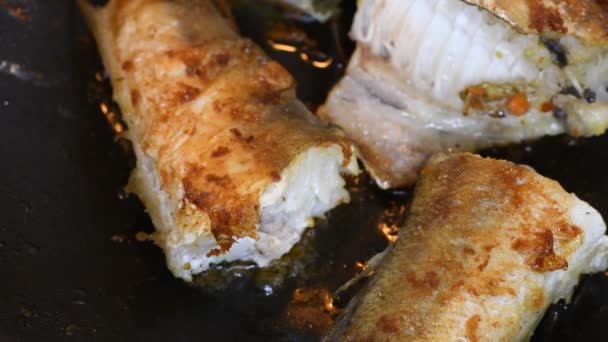 Poisson Frit Dans Une Casserole Morceaux Merlu Frit — Video