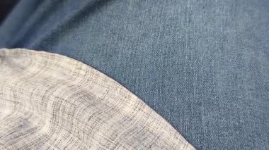 Kumaş dokusu yakın. Kot kumaşı. Mavi ve gri kot. Kumaş. Gri Flüt Yün Kumaşı, Gri Yün Kumaşı, Gri Yün Kumaşı. Yün Malzemesinin Dokuları,