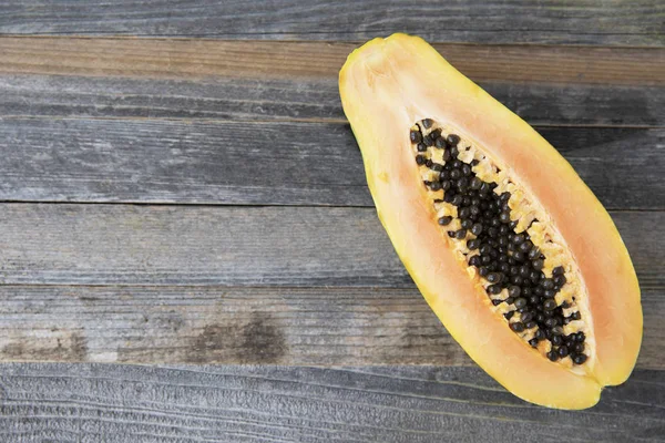 Papaya Cut in Half — Stock Photo, Image