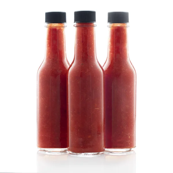 Bouteilles de sauce piquante — Photo