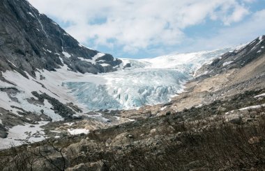 Fabergstolsbreen buzul Nigardsvatnet Jostedalsbreen Ulusal parkında güneşli bir Norveç havadan görünümü