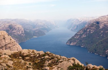 Preikestolen, Müezzin Kayası Lysefjord Norveç'te, fotoğraf. Havadan görünümü.