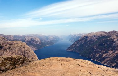 Preikestolen, Müezzin Kayası Lysefjord Norveç'te, fotoğraf. Havadan görünümü.