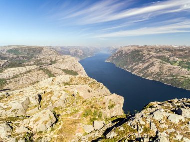 Preikestolen, Müezzin Kayası Lysefjord Norveç'te, fotoğraf. Havadan görünümü.
