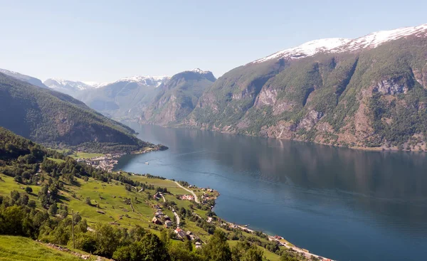Stegastein uyanık güzel doğa Norveç havadan görünümü. Sognefjord veya Sognefjorden — Stok fotoğraf