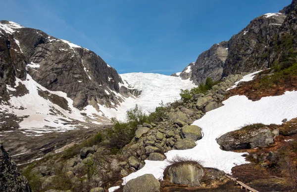 Foto de Tuftebreen - a geleira na Noruega fica nas proximidades de Steinmannen e Bakli. Vista aérea . — Fotografia de Stock