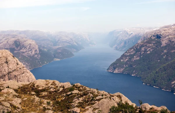 Preikestolen, Müezzin Kayası Lysefjord Norveç'te, fotoğraf. Havadan görünümü.