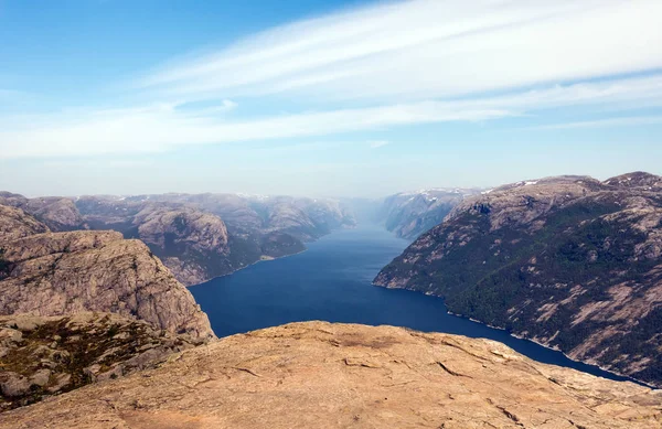 Preikestolen, Müezzin Kayası Lysefjord Norveç'te, fotoğraf. Havadan görünümü.