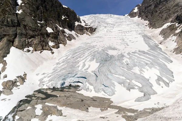 Steinmannen ve Bakli Tuftebreen - Norveç buzul fotoğrafı yakınlardadır. Havadan görünümü.