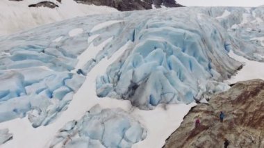 Fabergstolsbreen buzul Nigardsvatnet Jostedalsbreen Ulusal parkında güneşli bir Norveç havadan görünümü