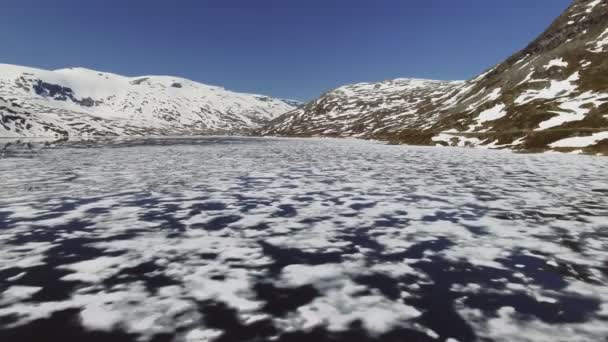 Bela natureza Noruega paisagem natural. Filmagem aérea Lago Djupvatne . — Vídeo de Stock