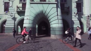 Mukachevo, Ukrayna - 2 Nisan 2018: Güzel panoramik şehir Mukachevo gün