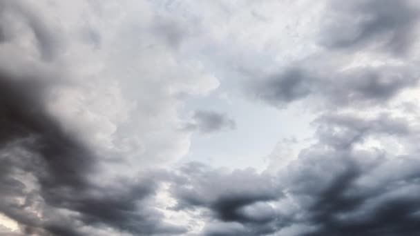 Nubes de lluvia moviéndose rápido, timelapse — Vídeo de stock