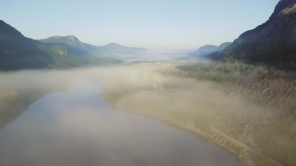 Vakkert naturlandskap i Norge. Flyfoto av Tysdalsvatnet innsjø . – stockvideo